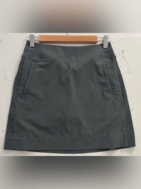 Athleta size 4 never worn skort, army green